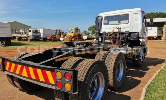 Acheter Occasion Utilitaire Nissan UD Blanc à Lusaka, Zambie Acheter Occasion Utilitaire Nissan UD Blanc à Lusaka, Zambie