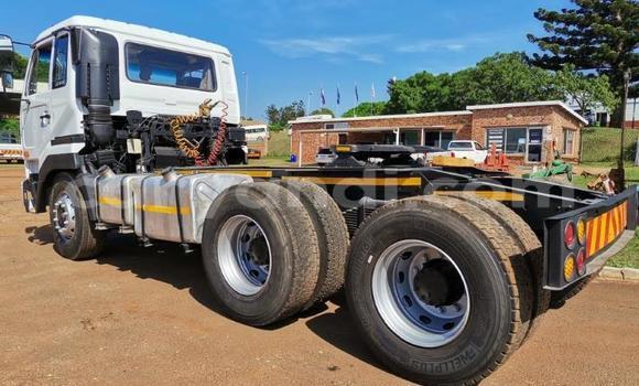 Acheter Occasion Utilitaire Nissan UD Blanc à Lusaka, Zambie Acheter Occasion Utilitaire Nissan UD Blanc à Lusaka, Zambie