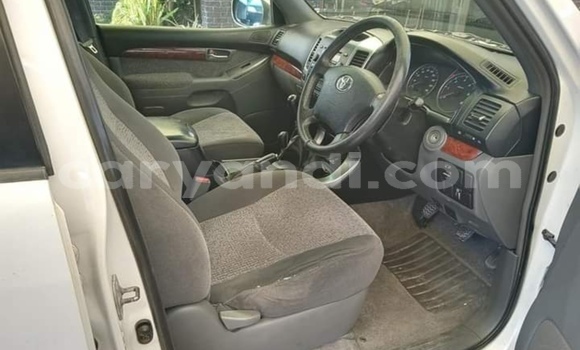 Acheter Occasion Voiture Toyota Land Cruiser Prado Blanc à Lusaka, Zambie Acheter Occasion Voiture Toyota Land Cruiser Prado Blanc à Lusaka, Zambie
