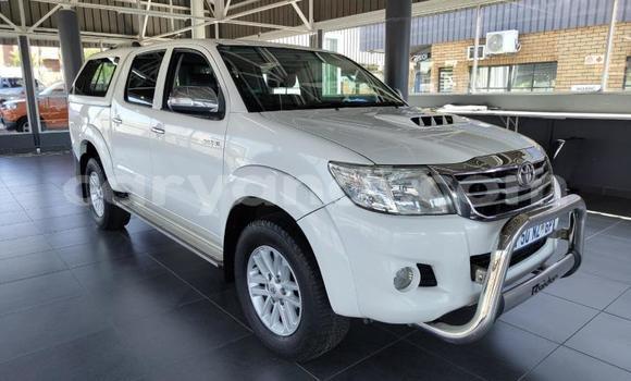 Acheter Occasion Voiture Toyota Hilux Blanc à Lusaka, Zambie Acheter Occasion Voiture Toyota Hilux Blanc à Lusaka, Zambie