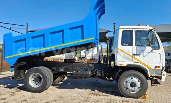 Acheter Occasion Utilitaire Nissan UD Bleu à Livingstone, Zambie Acheter Occasion Utilitaire Nissan UD Bleu à Livingstone, Zambie