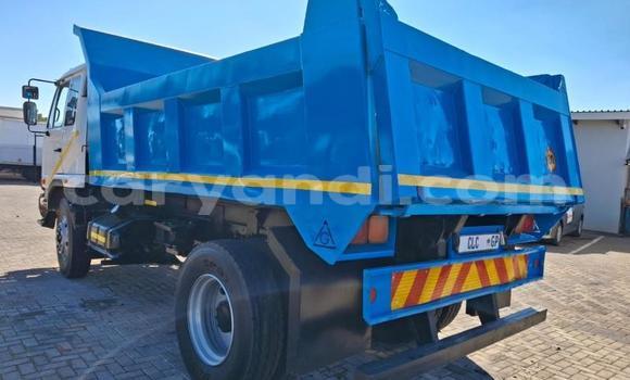 Acheter Occasion Utilitaire Nissan UD Bleu à Livingstone, Zambie Acheter Occasion Utilitaire Nissan UD Bleu à Livingstone, Zambie