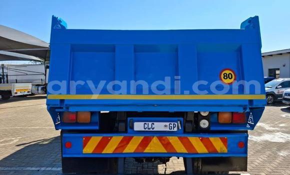 Acheter Occasion Utilitaire Nissan UD Bleu à Livingstone, Zambie Acheter Occasion Utilitaire Nissan UD Bleu à Livingstone, Zambie