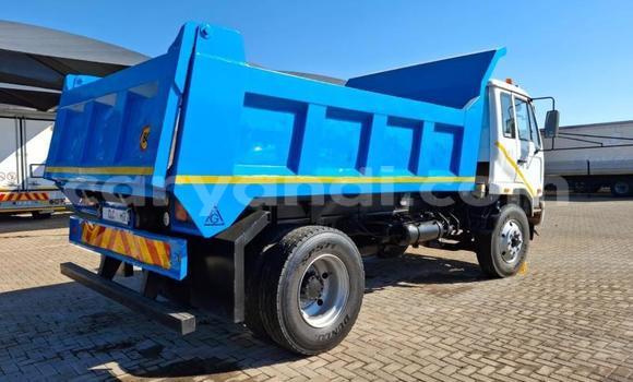 Acheter Occasion Utilitaire Nissan UD Bleu à Livingstone, Zambie Acheter Occasion Utilitaire Nissan UD Bleu à Livingstone, Zambie