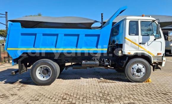Acheter Occasion Utilitaire Nissan UD Bleu à Livingstone, Zambie Acheter Occasion Utilitaire Nissan UD Bleu à Livingstone, Zambie