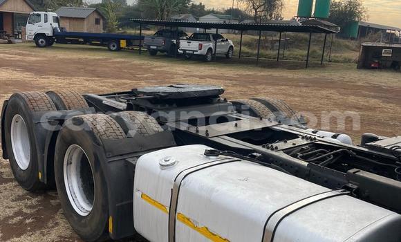 Nunua Ilio tumika Iveco CURSOR Nyeupe Lori ndani ya Lusaka nchini Zambia Nunua Ilio tumika Iveco CURSOR Nyeupe Lori ndani ya Lusaka nchini Zambia