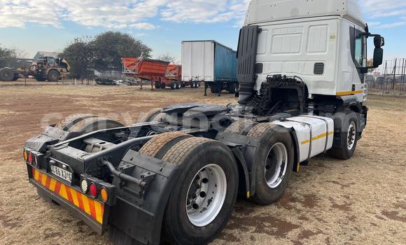 Nunua Ilio tumika Iveco CURSOR Nyeupe Lori ndani ya Lusaka nchini Zambia Nunua Ilio tumika Iveco CURSOR Nyeupe Lori ndani ya Lusaka nchini Zambia