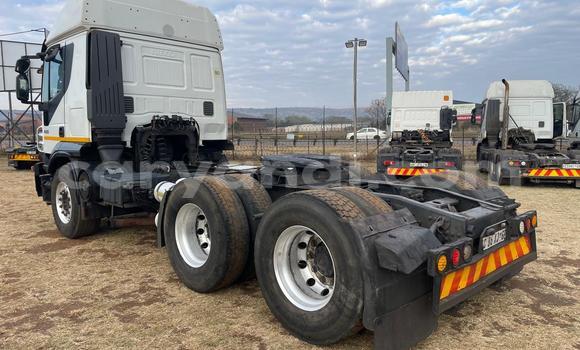 Nunua Ilio tumika Iveco CURSOR Nyeupe Lori ndani ya Lusaka nchini Zambia Nunua Ilio tumika Iveco CURSOR Nyeupe Lori ndani ya Lusaka nchini Zambia