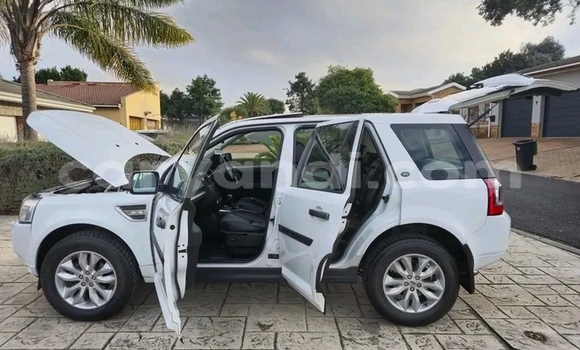 Buy Used Land Rover Freelander White Car in Lusaka in Zambia Buy Used Land Rover Freelander White Car in Lusaka in Zambia