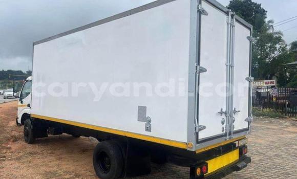 Tenga Tsaru Toyota Dyna Chena Rori in Choma in Southern Tenga Tsaru Toyota Dyna Chena Rori in Choma in Southern