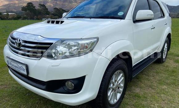 Nunua Ilio tumika Toyota Fortuner Nyeupe Gari ndani ya Kitwe nchini Zambia Nunua Ilio tumika Toyota Fortuner Nyeupe Gari ndani ya Kitwe nchini Zambia