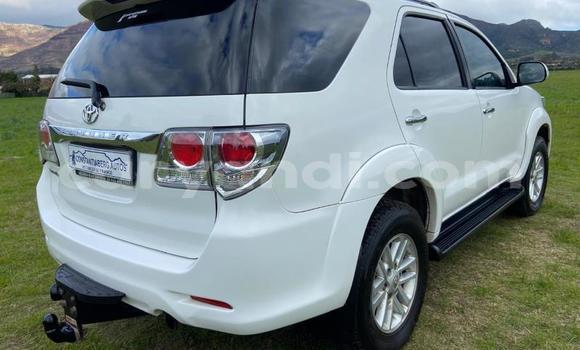 Nunua Ilio tumika Toyota Fortuner Nyeupe Gari ndani ya Kitwe nchini Zambia Nunua Ilio tumika Toyota Fortuner Nyeupe Gari ndani ya Kitwe nchini Zambia