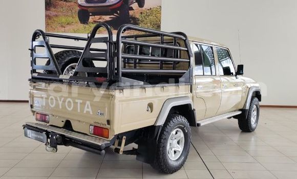 Nunua Ilio tumika Toyota Land Cruiser Beige Gari ndani ya Lusaka nchini Zambia Nunua Ilio tumika Toyota Land Cruiser Beige Gari ndani ya Lusaka nchini Zambia