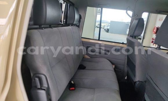 Nunua Ilio tumika Toyota Land Cruiser Beige Gari ndani ya Lusaka nchini Zambia Nunua Ilio tumika Toyota Land Cruiser Beige Gari ndani ya Lusaka nchini Zambia