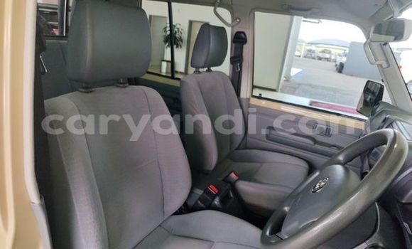 Nunua Ilio tumika Toyota Land Cruiser Beige Gari ndani ya Lusaka nchini Zambia Nunua Ilio tumika Toyota Land Cruiser Beige Gari ndani ya Lusaka nchini Zambia