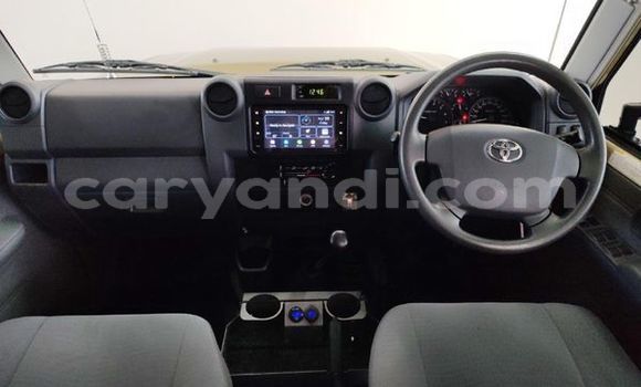 Nunua Ilio tumika Toyota Land Cruiser Beige Gari ndani ya Lusaka nchini Zambia Nunua Ilio tumika Toyota Land Cruiser Beige Gari ndani ya Lusaka nchini Zambia