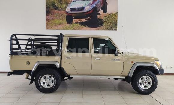 Nunua Ilio tumika Toyota Land Cruiser Beige Gari ndani ya Lusaka nchini Zambia Nunua Ilio tumika Toyota Land Cruiser Beige Gari ndani ya Lusaka nchini Zambia