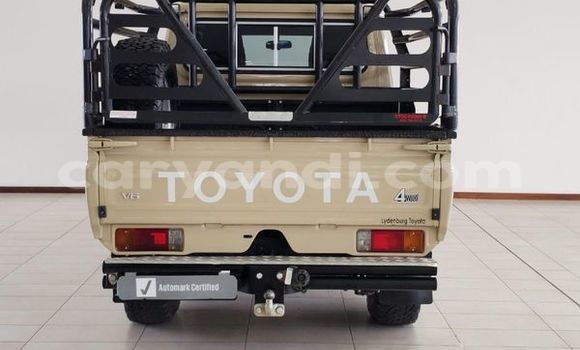 Nunua Ilio tumika Toyota Land Cruiser Beige Gari ndani ya Lusaka nchini Zambia Nunua Ilio tumika Toyota Land Cruiser Beige Gari ndani ya Lusaka nchini Zambia