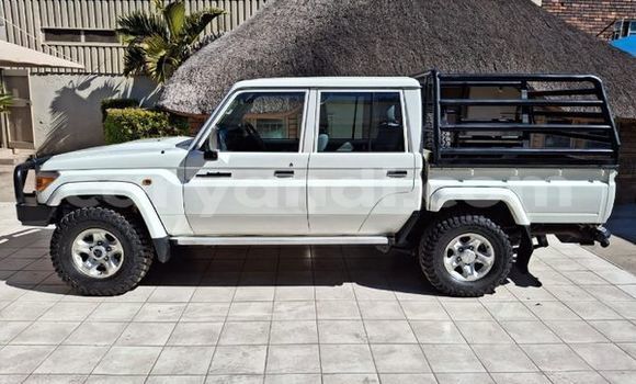 Nunua Ilio tumika Toyota Land Cruiser Nyeupe Gari ndani ya Lusaka nchini Zambia Nunua Ilio tumika Toyota Land Cruiser Nyeupe Gari ndani ya Lusaka nchini Zambia