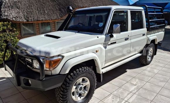 Nunua Ilio tumika Toyota Land Cruiser Nyeupe Gari ndani ya Lusaka nchini Zambia Nunua Ilio tumika Toyota Land Cruiser Nyeupe Gari ndani ya Lusaka nchini Zambia
