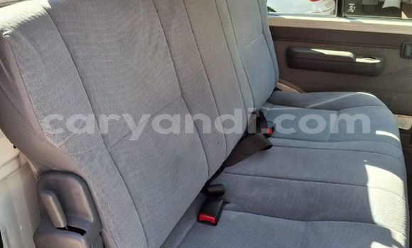 Nunua Ilio tumika Toyota Land Cruiser Nyeupe Gari ndani ya Lusaka nchini Zambia Nunua Ilio tumika Toyota Land Cruiser Nyeupe Gari ndani ya Lusaka nchini Zambia