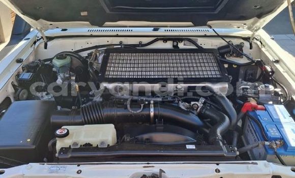 Nunua Ilio tumika Toyota Land Cruiser Nyeupe Gari ndani ya Lusaka nchini Zambia Nunua Ilio tumika Toyota Land Cruiser Nyeupe Gari ndani ya Lusaka nchini Zambia