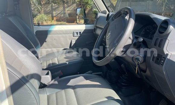 Acheter Occasion Voiture Toyota Land Cruiser Blanc à Lusaka, Zambie Acheter Occasion Voiture Toyota Land Cruiser Blanc à Lusaka, Zambie