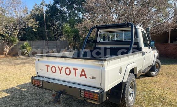 Acheter Occasion Voiture Toyota Land Cruiser Blanc à Lusaka, Zambie Acheter Occasion Voiture Toyota Land Cruiser Blanc à Lusaka, Zambie