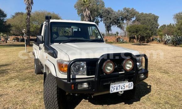 Acheter Occasion Voiture Toyota Land Cruiser Blanc à Lusaka, Zambie Acheter Occasion Voiture Toyota Land Cruiser Blanc à Lusaka, Zambie