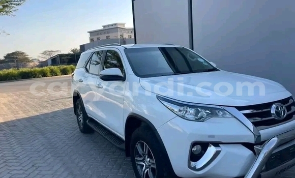 Nunua Ilio tumika Toyota Fortuner Nyeupe Gari ndani ya Lusaka nchini Zambia