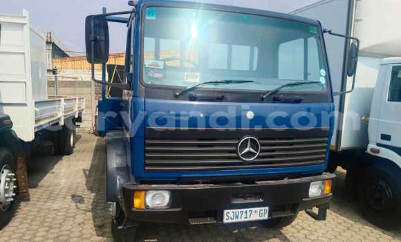 Buy Used Mercedes–Benz Truck Blue Truck in Lusaka in Zambia