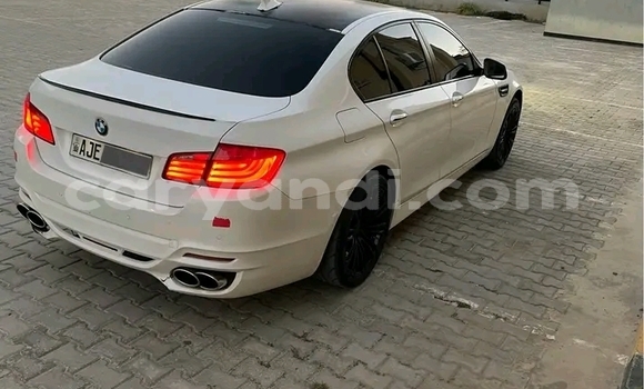 Nunua Ilio tumika BMW 340 Nyeupe Gari ndani ya Chama nchini Kusini Nunua Ilio tumika BMW 340 Nyeupe Gari ndani ya Chama nchini Kusini