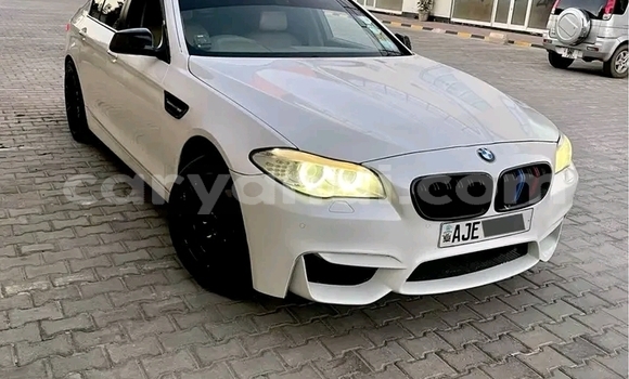Nunua Ilio tumika BMW 340 Nyeupe Gari ndani ya Chama nchini Kusini Nunua Ilio tumika BMW 340 Nyeupe Gari ndani ya Chama nchini Kusini