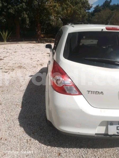 Big with watermark nissan tiida southern kalomo 30039