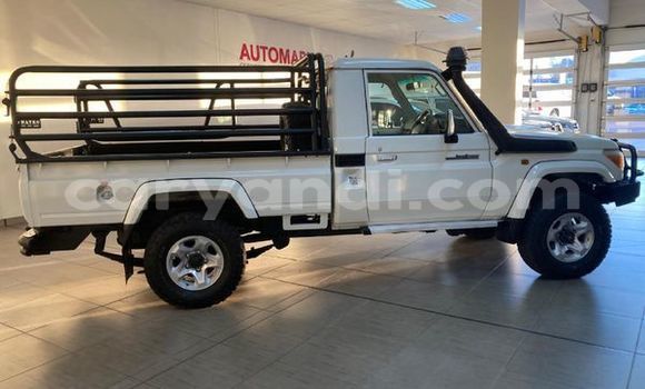 Nunua Ilio tumika Toyota Land Cruiser Nyeupe Gari ndani ya Lusaka nchini Zambia Nunua Ilio tumika Toyota Land Cruiser Nyeupe Gari ndani ya Lusaka nchini Zambia