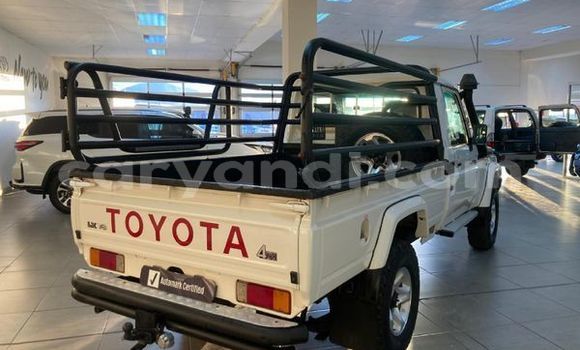 Nunua Ilio tumika Toyota Land Cruiser Nyeupe Gari ndani ya Lusaka nchini Zambia Nunua Ilio tumika Toyota Land Cruiser Nyeupe Gari ndani ya Lusaka nchini Zambia