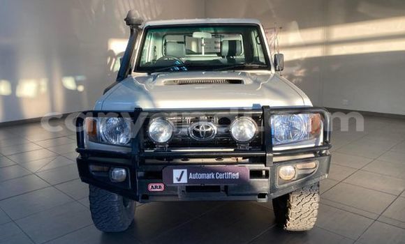 Nunua Ilio tumika Toyota Land Cruiser Nyeupe Gari ndani ya Lusaka nchini Zambia Nunua Ilio tumika Toyota Land Cruiser Nyeupe Gari ndani ya Lusaka nchini Zambia