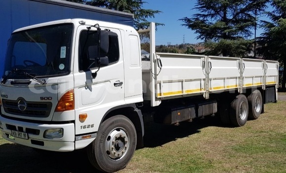 Acheter Occasion Utilitaire Hino 300 Series Blanc à Lusaka, Zambie