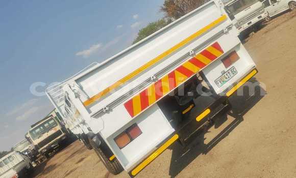 Acheter Occasion Utilitaire Nissan UD Blanc à Lusaka, Zambie Acheter Occasion Utilitaire Nissan UD Blanc à Lusaka, Zambie