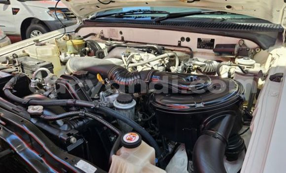 Nunua Ilio tumika Toyota Hilux Nyeupe Gari ndani ya Lusaka nchini Zambia Nunua Ilio tumika Toyota Hilux Nyeupe Gari ndani ya Lusaka nchini Zambia