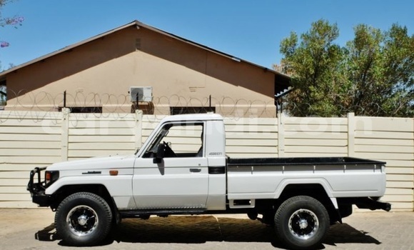 Nunua Ilio tumika Toyota Land Cruiser Nyeupe Gari ndani ya Lusaka nchini Zambia Nunua Ilio tumika Toyota Land Cruiser Nyeupe Gari ndani ya Lusaka nchini Zambia