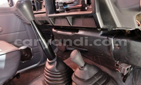 Nunua Ilio tumika Toyota Land Cruiser Nyeupe Gari ndani ya Lusaka nchini Zambia Nunua Ilio tumika Toyota Land Cruiser Nyeupe Gari ndani ya Lusaka nchini Zambia