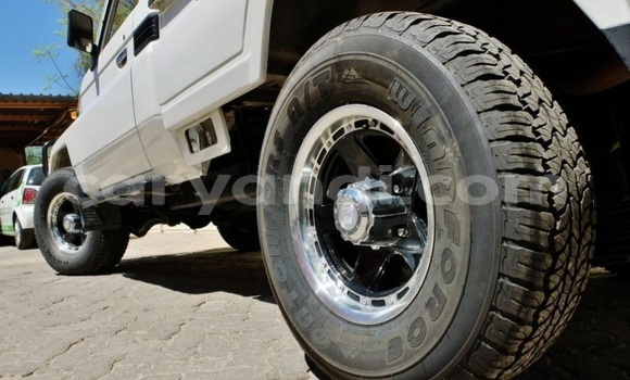 Nunua Ilio tumika Toyota Land Cruiser Nyeupe Gari ndani ya Lusaka nchini Zambia Nunua Ilio tumika Toyota Land Cruiser Nyeupe Gari ndani ya Lusaka nchini Zambia