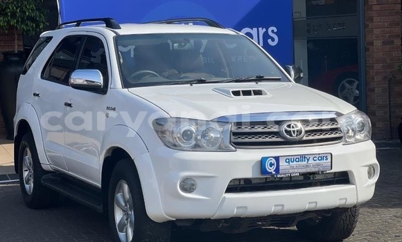 Nunua Ilio tumika Toyota Fortuner Nyeupe Gari ndani ya Kabwe nchini Zambia Nunua Ilio tumika Toyota Fortuner Nyeupe Gari ndani ya Kabwe nchini Zambia