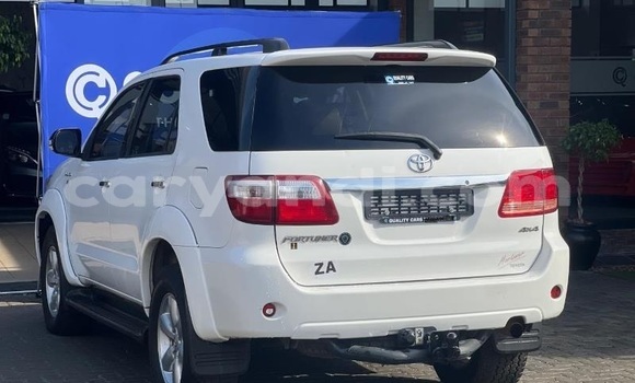 Nunua Ilio tumika Toyota Fortuner Nyeupe Gari ndani ya Kabwe nchini Zambia Nunua Ilio tumika Toyota Fortuner Nyeupe Gari ndani ya Kabwe nchini Zambia