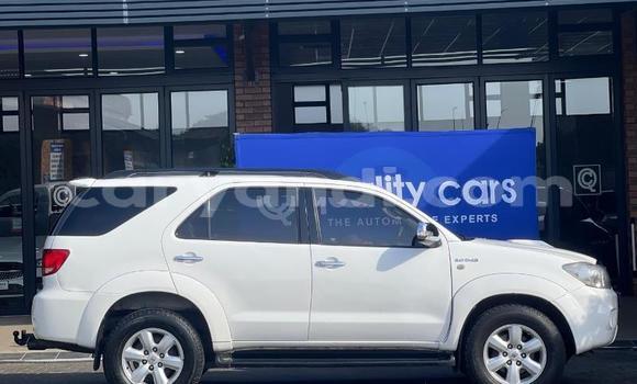 Nunua Ilio tumika Toyota Fortuner Nyeupe Gari ndani ya Kabwe nchini Zambia Nunua Ilio tumika Toyota Fortuner Nyeupe Gari ndani ya Kabwe nchini Zambia