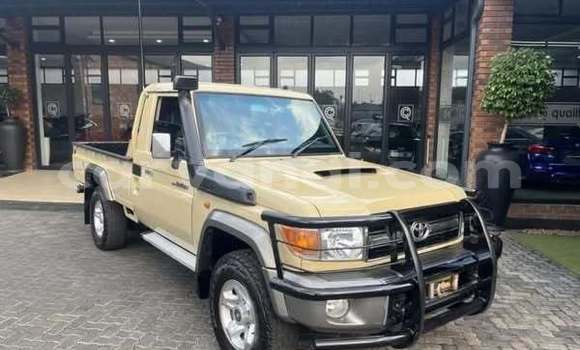 Buy Used Toyota Land Cruiser Beige Car in Kabwe in Zambia