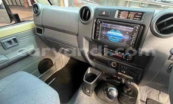 Nunua Ilio tumika Toyota Land Cruiser Beige Gari ndani ya Kabwe nchini Zambia Nunua Ilio tumika Toyota Land Cruiser Beige Gari ndani ya Kabwe nchini Zambia