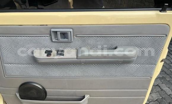Nunua Ilio tumika Toyota Land Cruiser Beige Gari ndani ya Kabwe nchini Zambia Nunua Ilio tumika Toyota Land Cruiser Beige Gari ndani ya Kabwe nchini Zambia