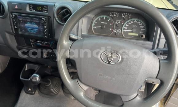 Nunua Ilio tumika Toyota Land Cruiser Beige Gari ndani ya Kabwe nchini Zambia Nunua Ilio tumika Toyota Land Cruiser Beige Gari ndani ya Kabwe nchini Zambia